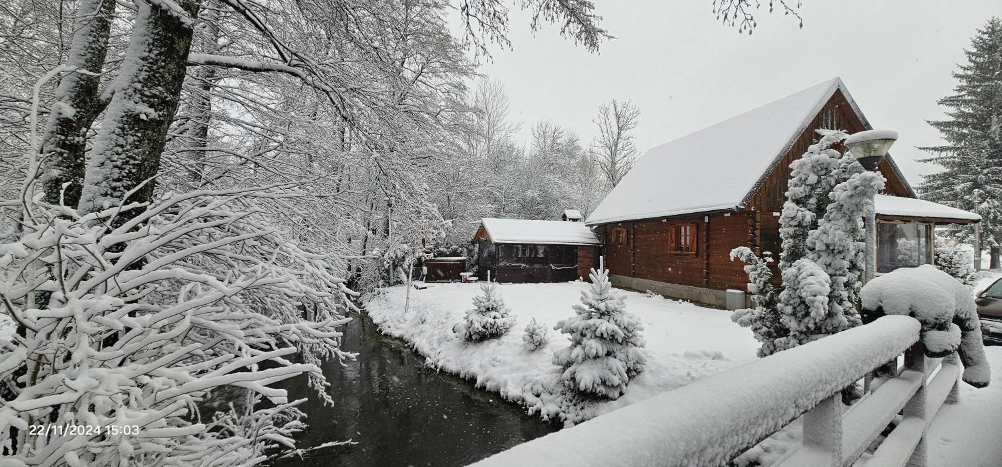 Vodenica Vrelo Chalets Vrelo Korenicko Bagian luar foto