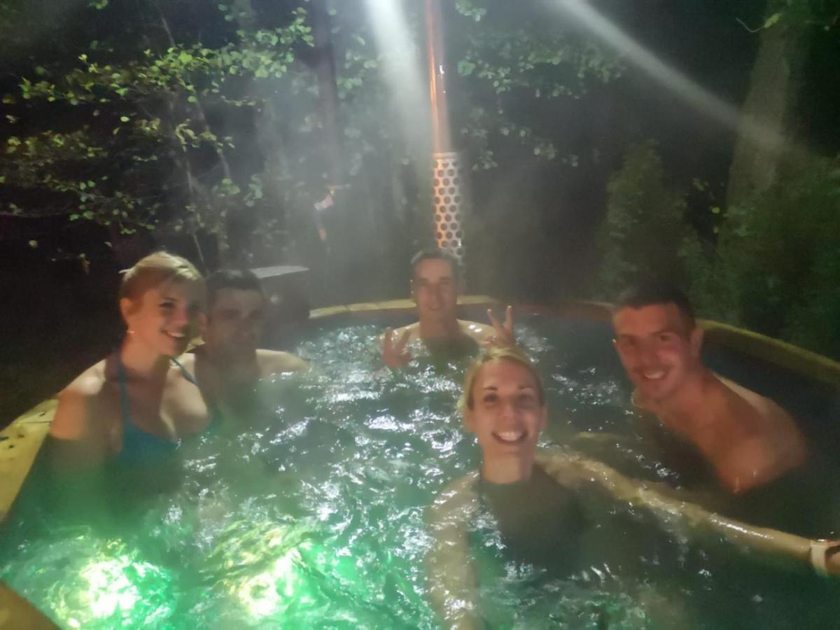 Vodenica Vrelo Chalets Vrelo Korenicko Bagian luar foto